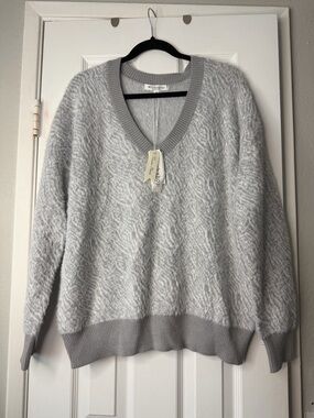 NWT Workshop Republic Clothing Heathered Light Gray V-Neck Sweater